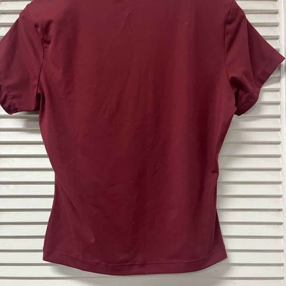 TRENDY QUEEN ✨women active wear medium ✨Burgundy Short Sleeve Top - Picture 3 of 6